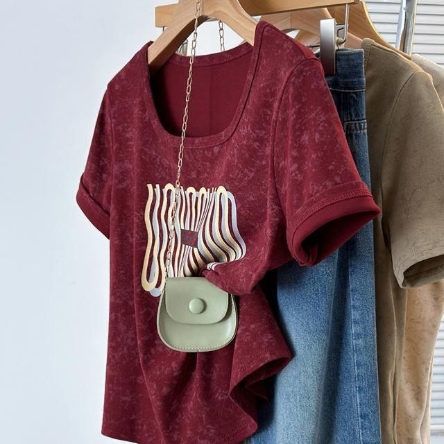 Ženski T-shirt s kvadratnim izrezom, kratki rukav, plus veličina, ljeto 2026, slobodan kroj, vizualno sužava siluetu, svestran casual top