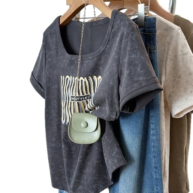 Ženski T-shirt s kvadratnim izrezom, kratki rukav, plus veličina, ljeto 2026, slobodan kroj, vizualno sužava siluetu, svestran casual top