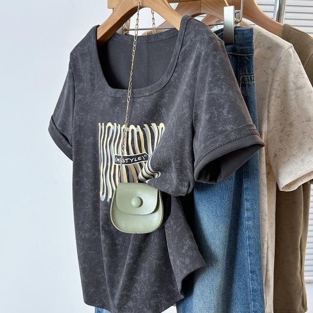 Ženski T-shirt s kvadratnim izrezom, kratki rukav, plus veličina, ljeto 2026, slobodan kroj, vizualno sužava siluetu, svestran casual top