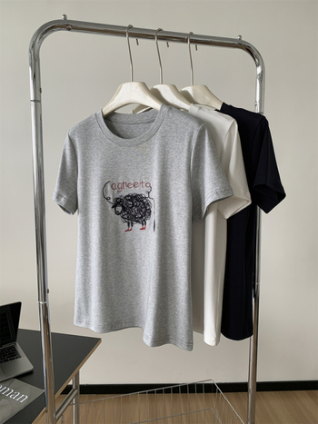Ženski pamučni T‑shirt s vezom ovčice, karikativni motiv, opuštena silueta, kratki rukavi, okrugli izrez, ljeto, korejski retro stil
