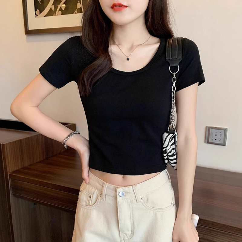 Ženski crni crop top s kratkim rukavima i okruglim izrezom, uski kroj, visok struk, otkriva trbuh, korejski stil, ljetni jednobojni top