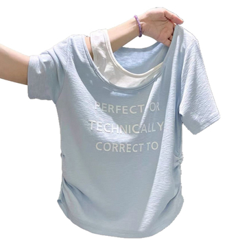 Ženski T-shirt s kosim ramenom i kratkim rukavima, iluzija dvodijelnog dizajna, uski kroj, ljetni model 2025