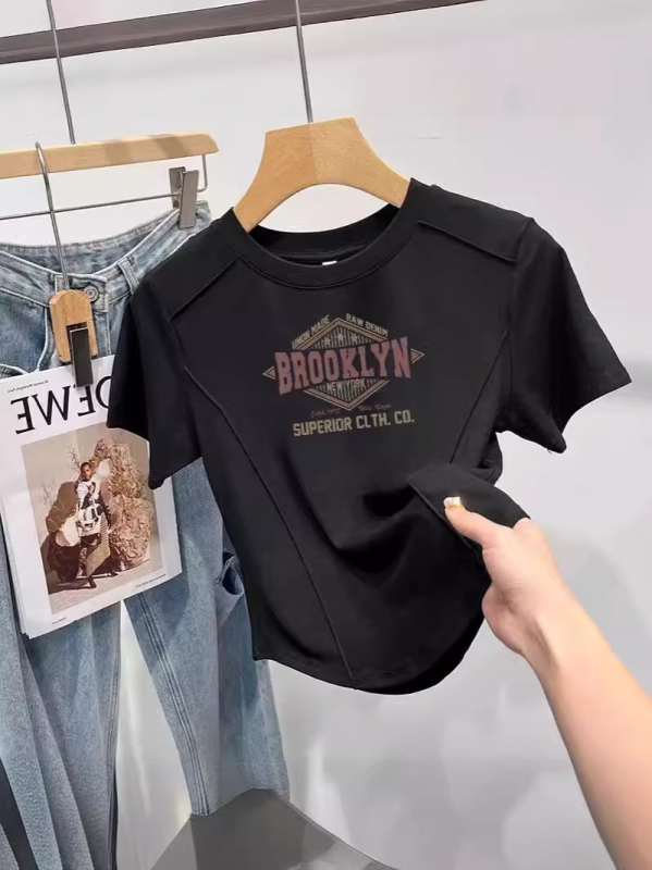 Ženski T-shirt od poliestera s kratkim rukavima, stilan i svestran ljetni top