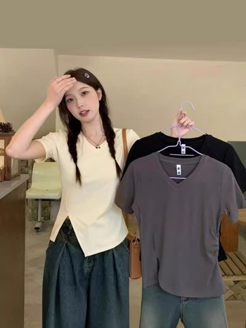 Ljetni ženski pamučni T-shirt s V-izrezom, kratki rukavi, asimetrični prorez, vitkij kroj, plus veličina