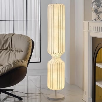 Krem boje podna lampa uz kauč u dnevnom prostoru, luksuzna kreativna stojeća svjetiljka za dekoraciju spavaće sobe, sjenilo od tkanine.