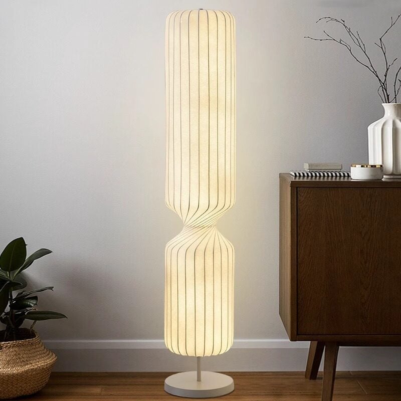 Krem boje podna lampa uz kauč u dnevnom prostoru, luksuzna kreativna stojeća svjetiljka za dekoraciju spavaće sobe, sjenilo od tkanine.