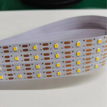 3V LED traka s kućištem za bateriju tipa gumb – unutarnje osvjetljenje, 2835 LED, 60/100/120 LED, 24–26 lm po LED-u, kut snopa 120°, 3–6 W, ručni prekidač, nije vodootporna
