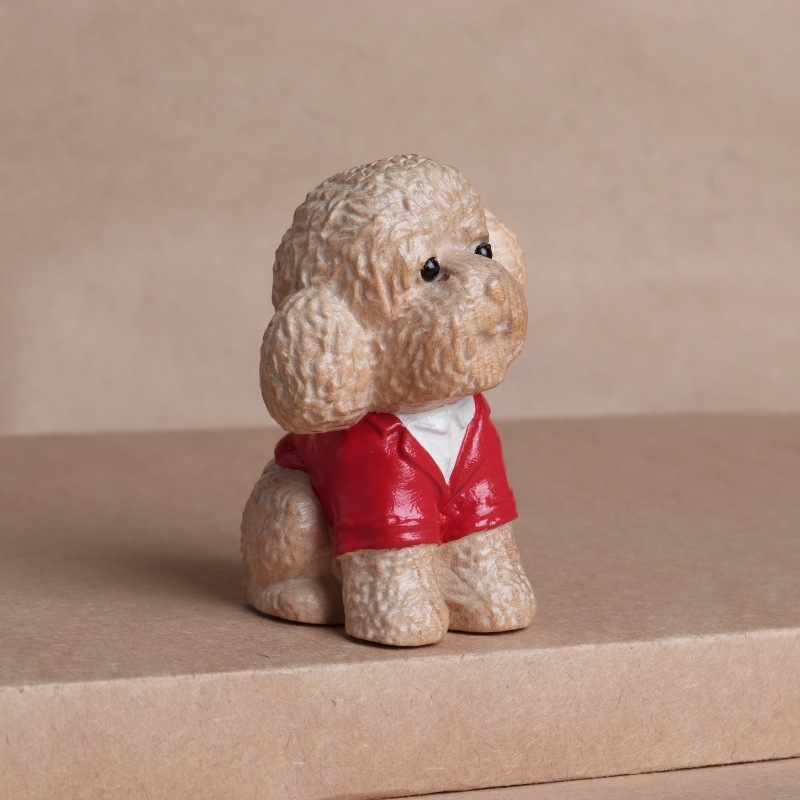 Boja drveni ukras od breskvinog drveta – Teddy pas, ručno izrezbarena drvena figurica s držalom