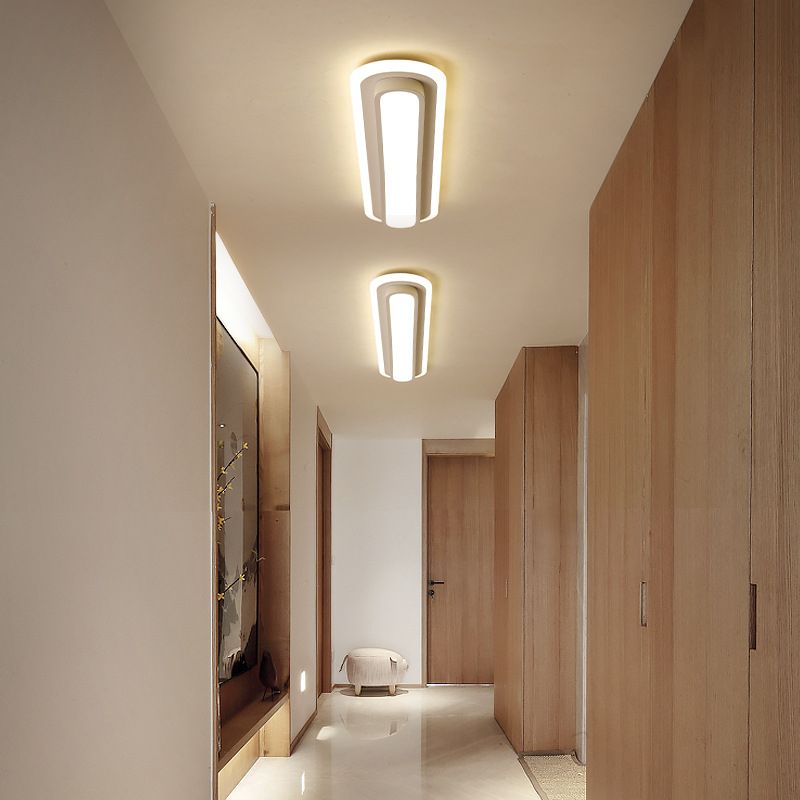 Stropna LED svjetiljka u modernom minimalističkom stilu za hodnik, prolaz, balkon i garderobu