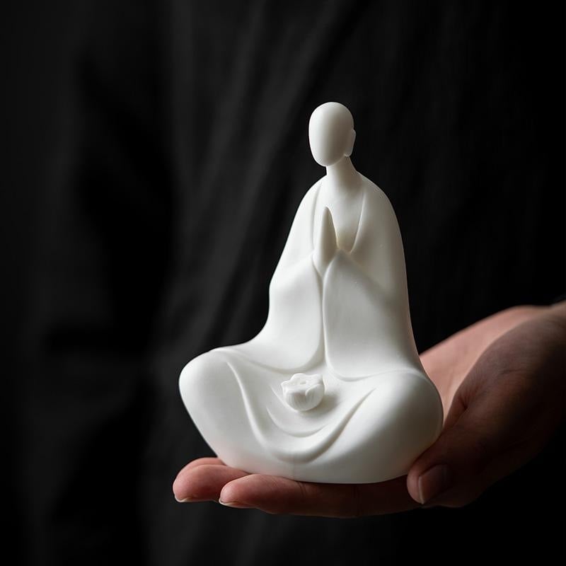 Dehua fehér porcelán Buddha – Zen kerámia tea pet, kis szerzetes gyökérfaragással, dekoráció a teaszobába