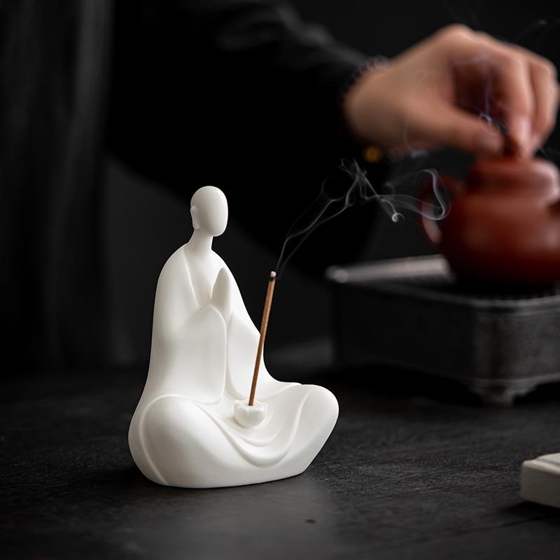 Dehua fehér porcelán Buddha – Zen kerámia tea pet, kis szerzetes gyökérfaragással, dekoráció a teaszobába