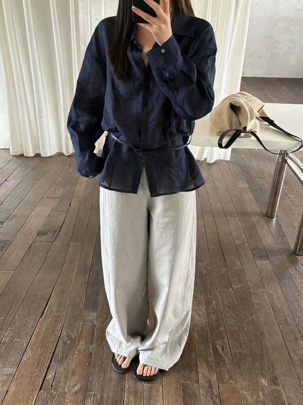 Ženska bluza od ramije s prozračnom tkaninom i kožnim pojasom u struku, korejski chic gradski stil, proljeće 2026, model 26574
