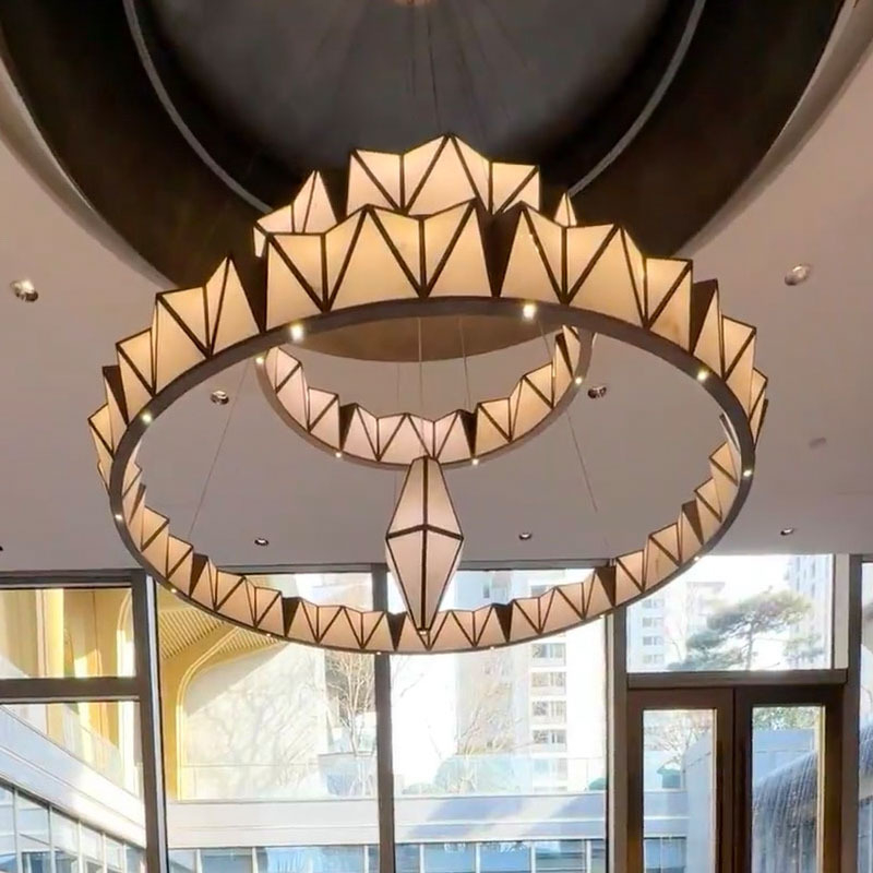 Mramorni viseći lustra s više glava za restorane i hotele — moderni minimalistički dizajn s LED rasvjetom