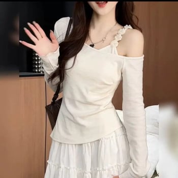 Tricou dama cu mânecă lungă, imprimeu floral, design patchwork, decolteu off-shoulder, croială slim.