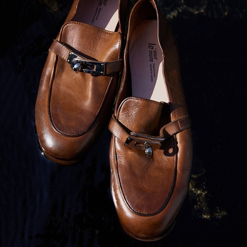 Tehénbőr slip-on loafer csattal (horsebit) – vintage brit stílus, nőknek