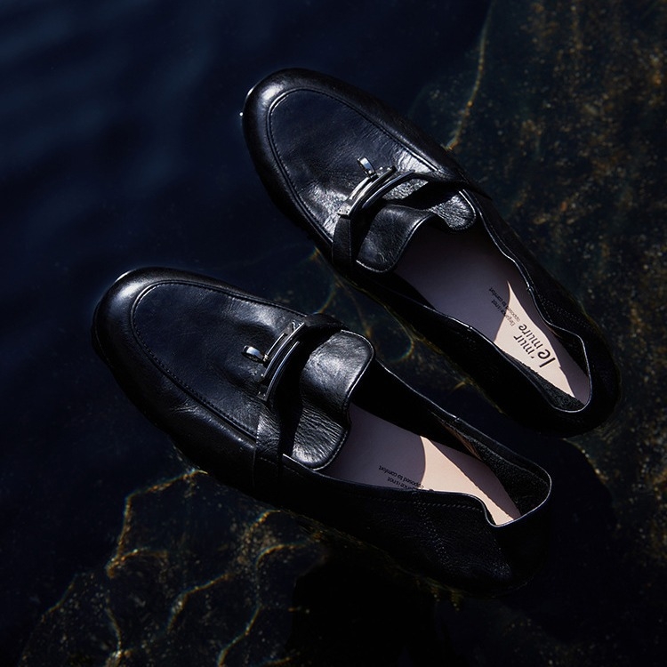 Tehénbőr slip-on loafer csattal (horsebit) – vintage brit stílus, nőknek