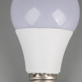 LED A60 žarulja s plastičnim premazom od aluminija, E27 navoj, kućno osvjetljenje, energetski učinkovita i izdržljiva