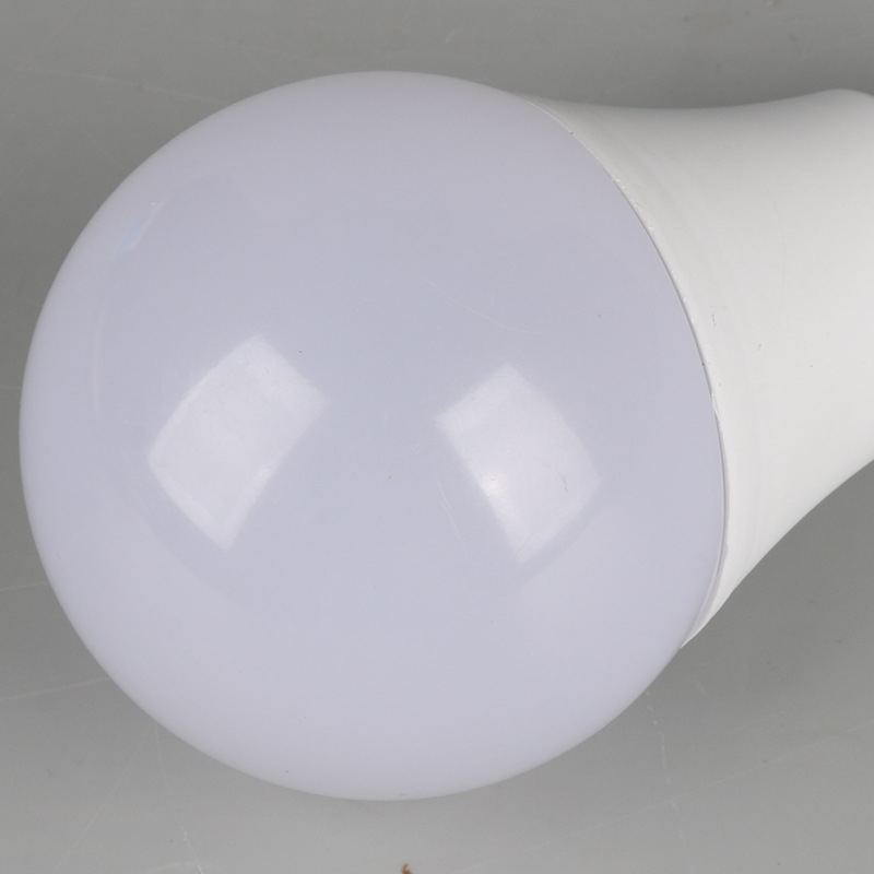 LED A60 žarulja s plastičnim premazom od aluminija, E27 navoj, kućno osvjetljenje, energetski učinkovita i izdržljiva