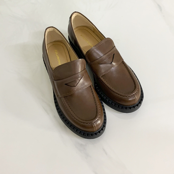 Női loaferek, retró brit stílusú slip-on, vastag sarokkal és platformmal a magasság növeléséért, mikroszálas felsőrész