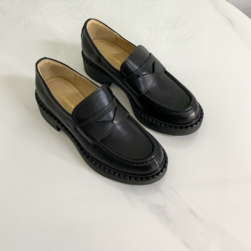 Női loaferek, retró brit stílusú slip-on, vastag sarokkal és platformmal a magasság növeléséért, mikroszálas felsőrész