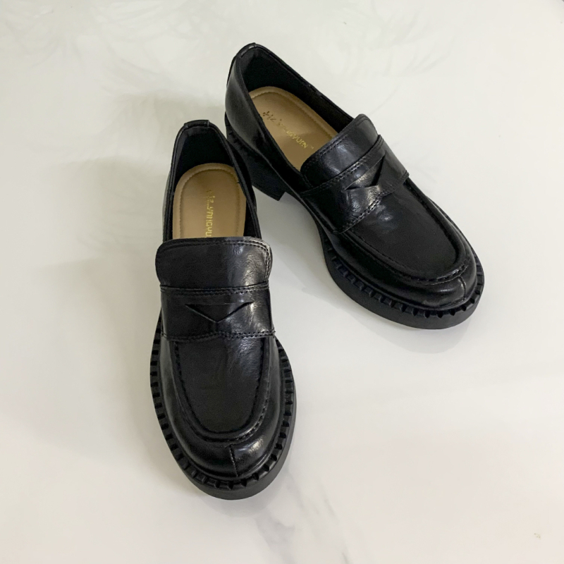 Női loaferek, retró brit stílusú slip-on, vastag sarokkal és platformmal a magasság növeléséért, mikroszálas felsőrész
