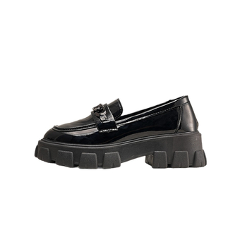 2025-ös új őszi nagy méretű slip-on loafers fém csattal, vastag talppal és masszív sarkakkal, brit stílusú női bőrcipő