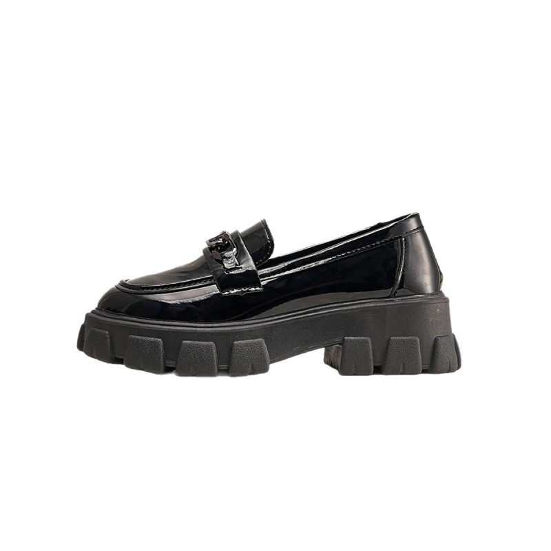 2025-ös új őszi nagy méretű slip-on loafers fém csattal, vastag talppal és masszív sarkakkal, brit stílusú női bőrcipő