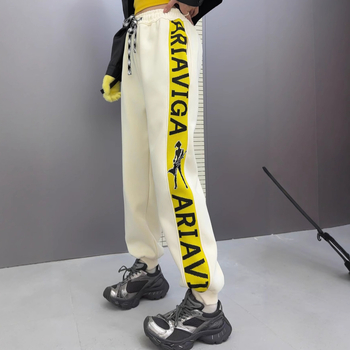 Női patchwork sportnadrág fleece-béléssel, vastag anyagból, laza szabás, elasztikus derék, húzózsinór és díszcsat, őszi–téli 2025