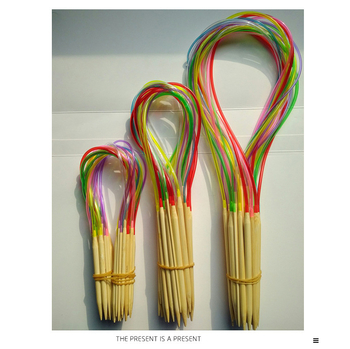 DIY Σετ για πλέξιμο: κυκλικές βελόνες, χρυσή κλωστή και βελονάκια