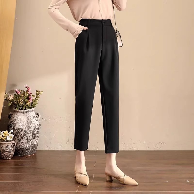 Pantaloni de costum pentru femei - Primăvara 2026, croi drapat, picior în formă de morcov, croială slim, potriviți pentru siluete mici
