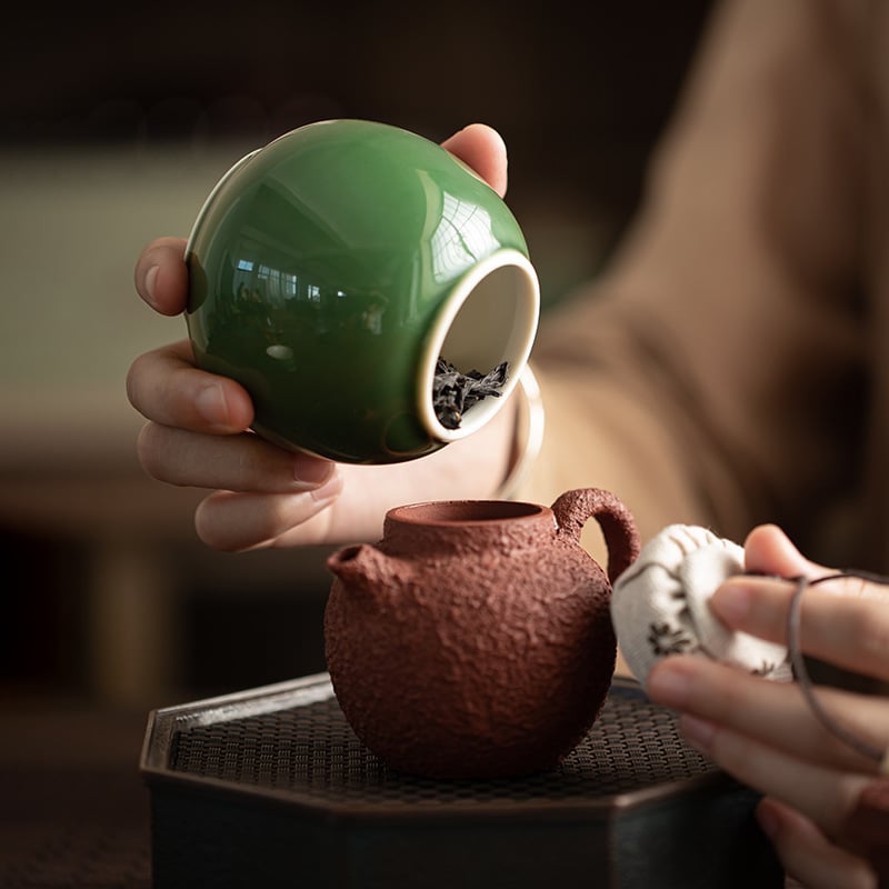 Kis kerek teafőttartó edény celadon glazúrral, japán stílusú Yue-kiln kerámia Gongfu teához