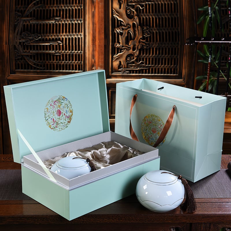 Kerámiás teás kannás készlet ajándékdobozban piros glazúrral, zárható 800 ml-es üveg, kézzel festett arany mintával, méretei 34×22×13 cm, nemzeti stílusú teás kanna, ajándék doboz
