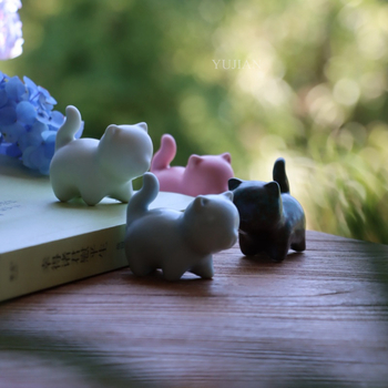 Vintage mini porcelán tea-pet: aranydrótos cicával, dekoratív figura és tolltartó