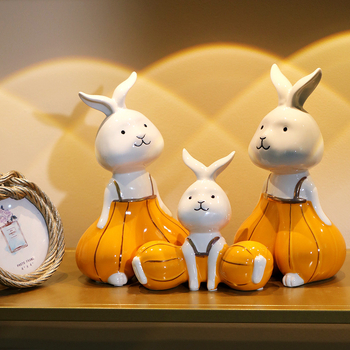 Bijela porcelanska zeka figura – karikativni stil, keramička dekoracija za dnevni boravak