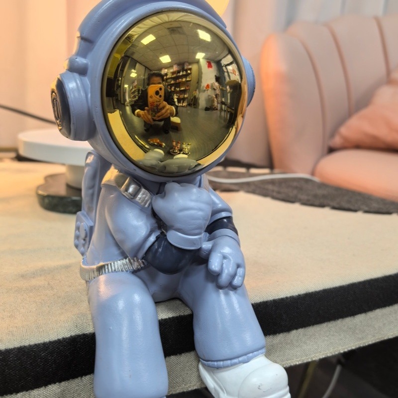 Astronaut u sjedećem položaju – figura od smole, moderni minimalistički dekor za dnevni boravak, TV komoda, polica za vino i knjige, hodnik