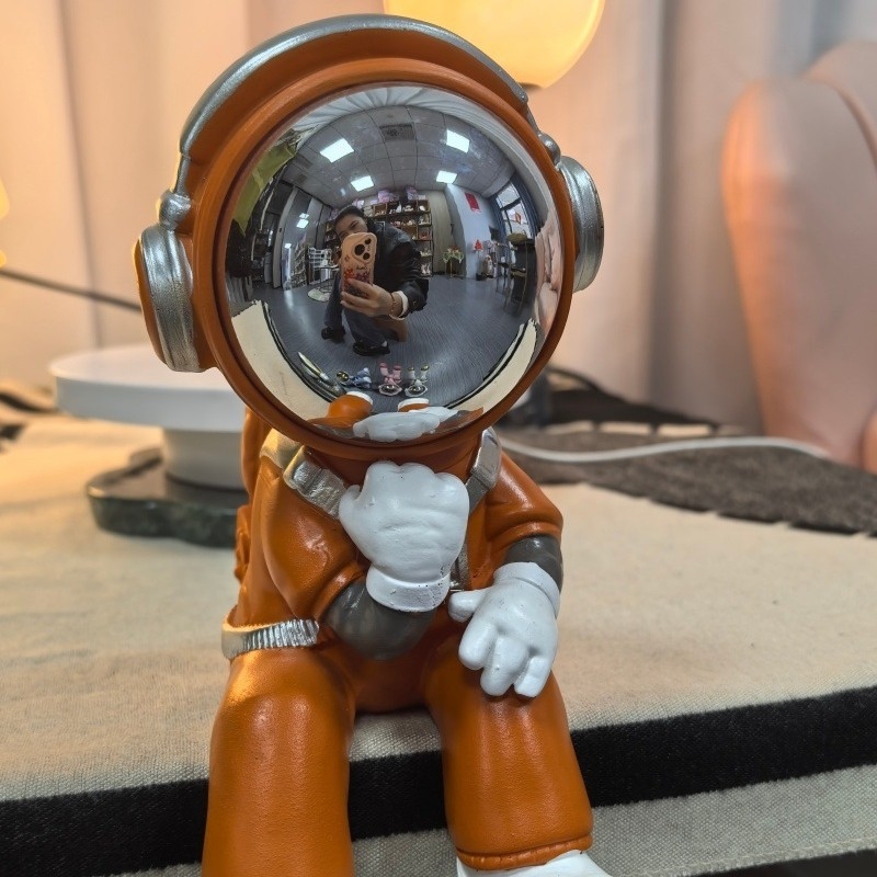 Astronaut u sjedećem položaju – figura od smole, moderni minimalistički dekor za dnevni boravak, TV komoda, polica za vino i knjige, hodnik