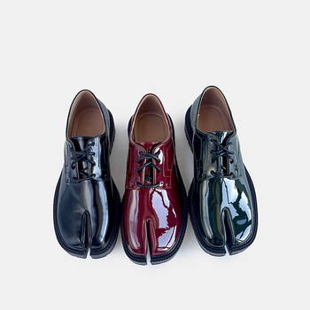 Uniszex split-toe cipő prémium érzet, fekete bőr, fűzős, pig's hoof stílusú brogue