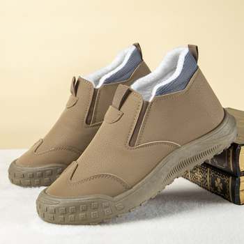 Férfi téli papucs fleece béléssel, könnyű, slip-on stílusú, meleg mindennapi házi cipő.