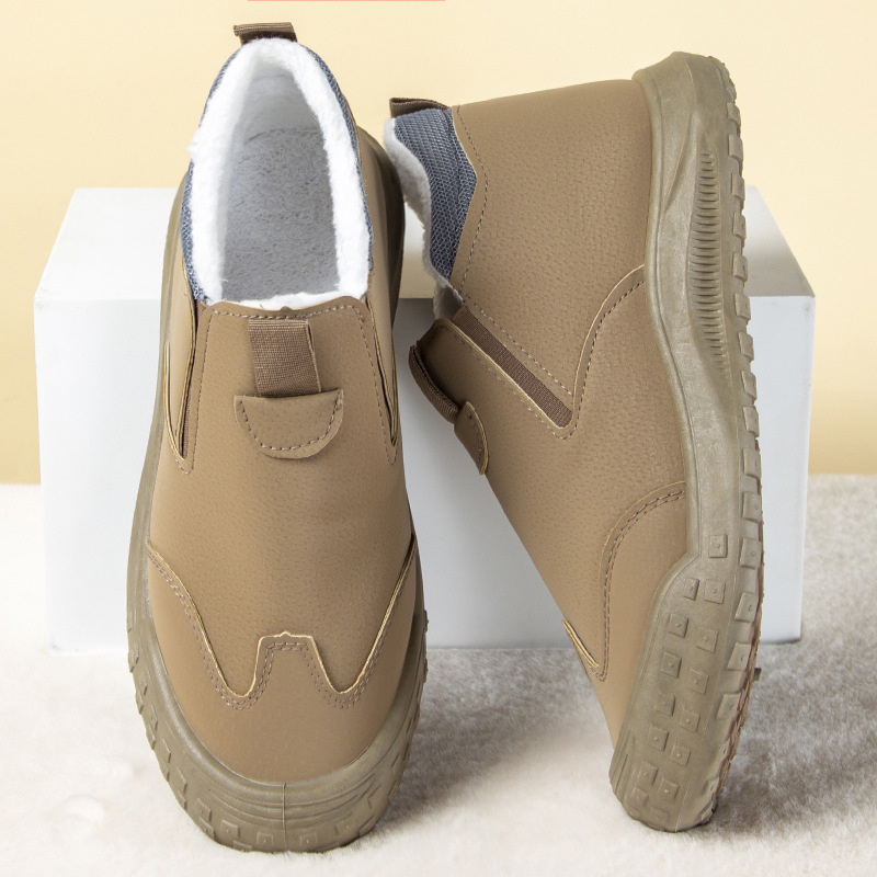 Férfi téli papucs fleece béléssel, könnyű, slip-on stílusú, meleg mindennapi házi cipő.