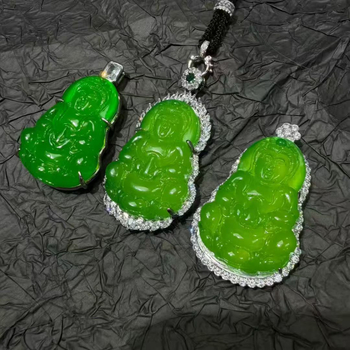 Srebrenozlatni privjesak Guanyin s prirodnim carskim zelenim chalcedonom i potpunom dijamantnom ugradnjom