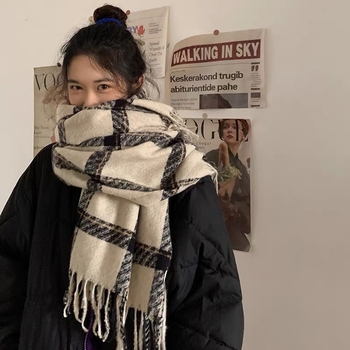 Kockás rojtos sál télre, hosszú és meleg, Koreai stílusú és brit retro hangulatú, mesterséges kasmír és poliészter.
