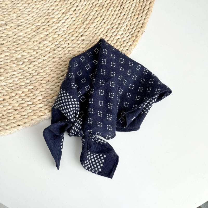 Vintage vuneni kvadratni šal, 65×65 cm, lagan i topao, poslovni casual stil, unisex