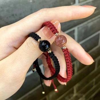 Ručni pleteni narukvica od obsidijana sa sretne perle i crvenim kvarcnim kristalima, unisex