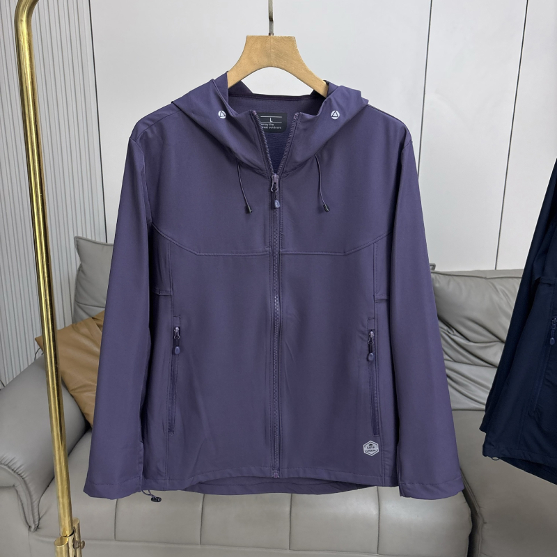 Könnyű kültéri softshell kabát férfiaknak, szél- és vízálló, kapucnival, minimalist stílusban
