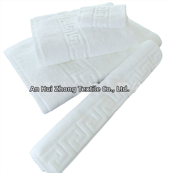 100% bavlnený hotelový jacquard set uterákov, štyroch kusov: uterák na tvár, uterák na ruky, uterák na telo a kúpeľová rohož; jemný, savý; prispôsobenie loga.