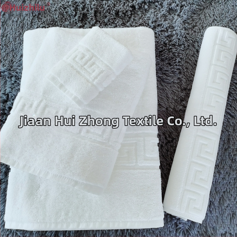 100% bavlnený hotelový jacquard set uterákov, štyroch kusov: uterák na tvár, uterák na ruky, uterák na telo a kúpeľová rohož; jemný, savý; prispôsobenie loga.