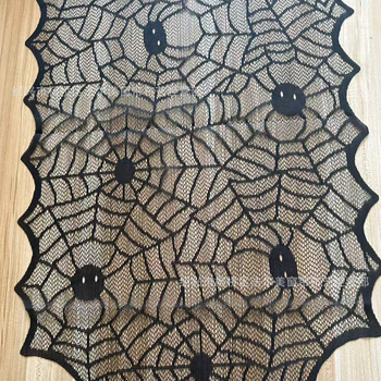 Halloween asztalterítő pókhálós csipkével, fekete pókhímzéssel, méretek 45×183 cm
