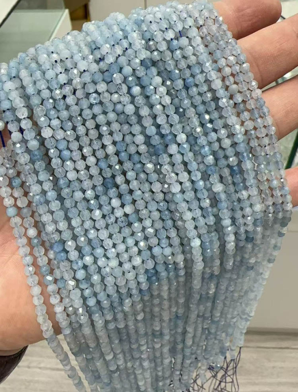 Természetes akvamarin facettált gyöngyök DIY nyaklánchoz — ékszer alkatrészek