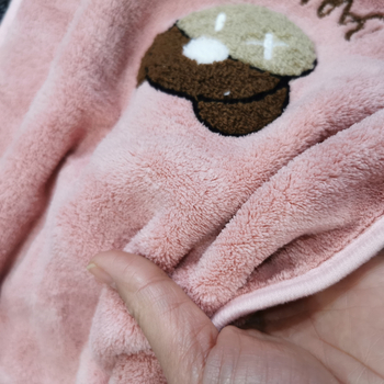 Két darabos ajándékcsomag: fürdő- és arc törölköző coral fleece-ből, ajándékdobozban