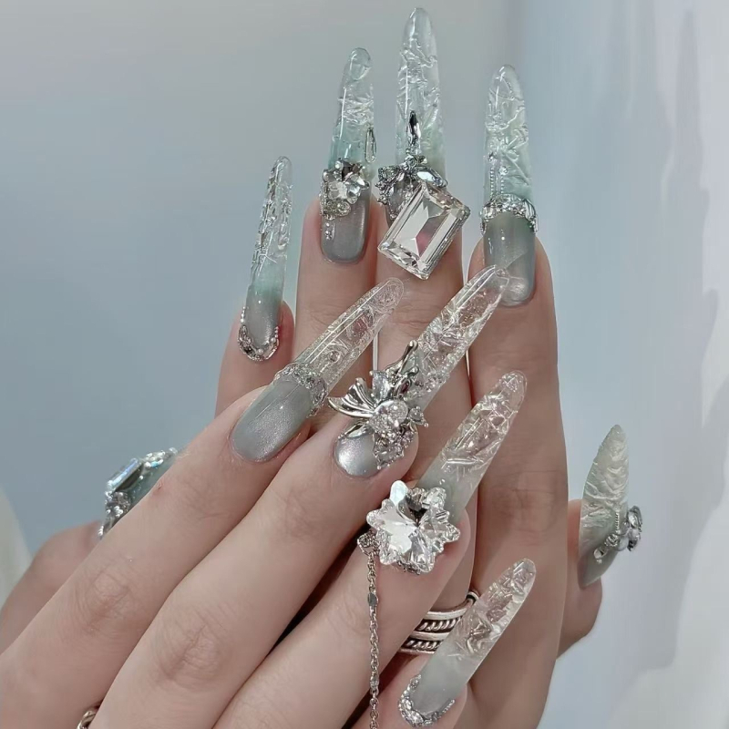 Spring Mountain Cold Moon: Ručno izrađene prozirne nosive nokte s motivom leptira, elegantan stil